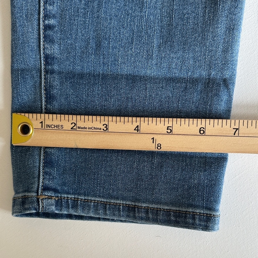 Chico’s Boyfriend Jeans Rolled Cuff Distressed Medium Wash Denim 0.5 - Picture 8 of 10